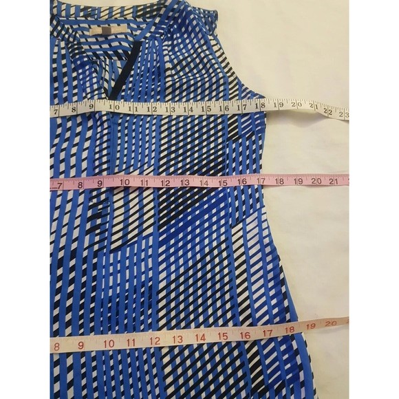 Banana Republic Womens Blouse Size XS Sleeveless Top V Neckline Blue White Print - Picture 12 of 12